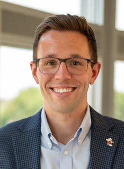 Head Shot Photo of Logan Samuelson